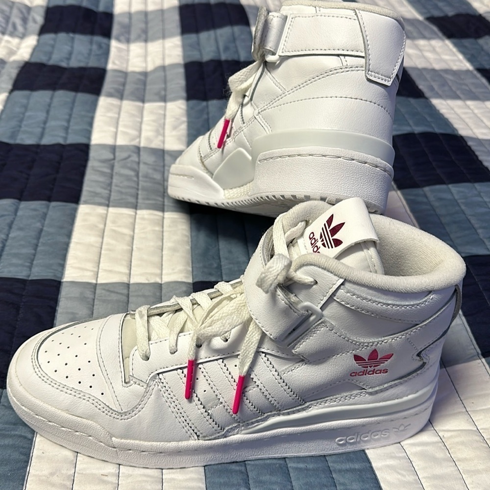 womens leather adidas shoes sz 8